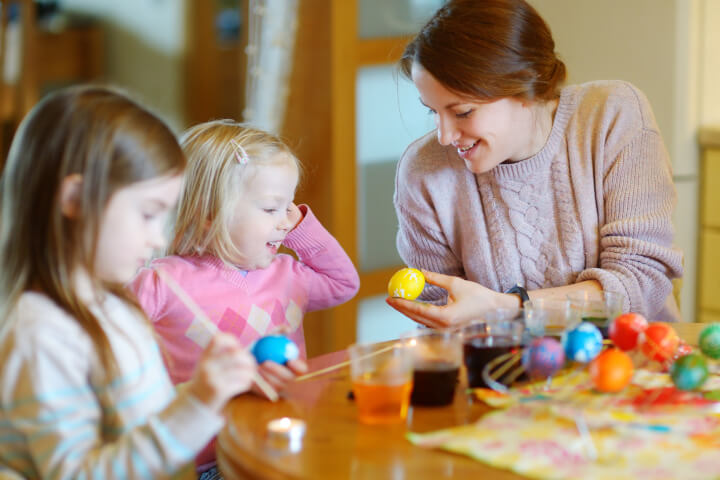 Assistante Maternelle ou Garde d'Enfants à Domicile : Guide pour Parents